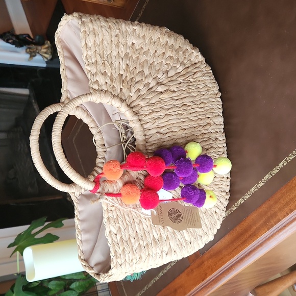 NWT ❗️elegant Vietnam straw bag with 100% cotton lining inside & pom pom accent - Picture 10 of 12